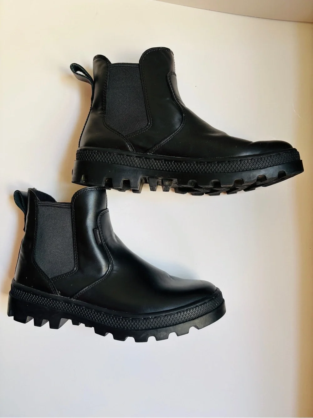 Palladium sleek black